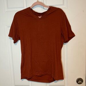 Banana Republic Premium Wash Burnt Red V-Neck Short Sleeve Shirt
